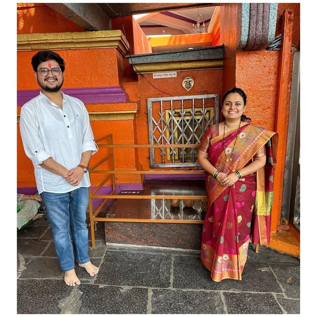 ‘लिटिल चॅम्प्स’च्या मंचावर झालेली प्रथमेश-मुग्धा यांची पहिली ओळख लग्नापर्यंत पोहोचली. डिसेंबर 2023 मध्ये प्रथमेश लघाटे आणि मुग्धा वैशंपायन यांचं लग्न झालं.