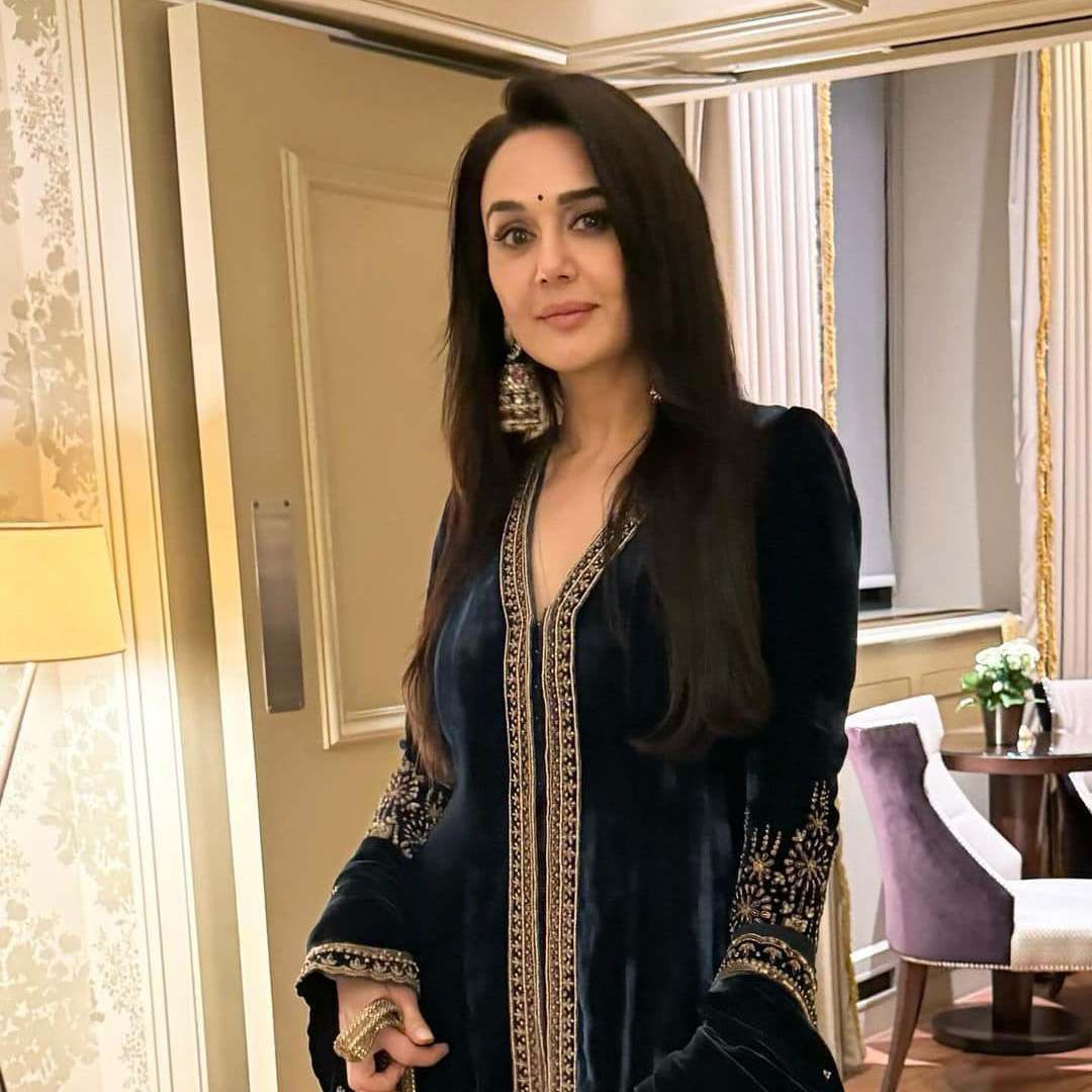 प्रिती सध्या पती आणि जुळ्या मुलांसोबत आनंदात आयुष्य जगतेय. लग्नानंतर ती मोठ्या पडद्यावर परतलीच नाही. मात्र चाहत्यांना आजही तिच्या कमबॅकची प्रतीक्षा आहे.