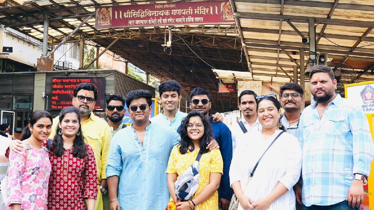 वि. एस. प्रोडक्शन्स आणि मोरया प्रोडक्शन यांच्या सहयोगाने प्रदर्शित होणाऱ्या या चित्रपटाची पूर्व तयारी सध्या ‘प्रॅाडक्शन नं 1’ या नावाने होत असून रोहिणी विजयसिंह पटवर्धन या चित्रपटाच्या निर्मात्या आहेत. तर शरद पोंक्षे सहनिर्माते आहेत. या चित्रपटाचं लेखन स्नेह पोंक्षे याने केलं आहे.