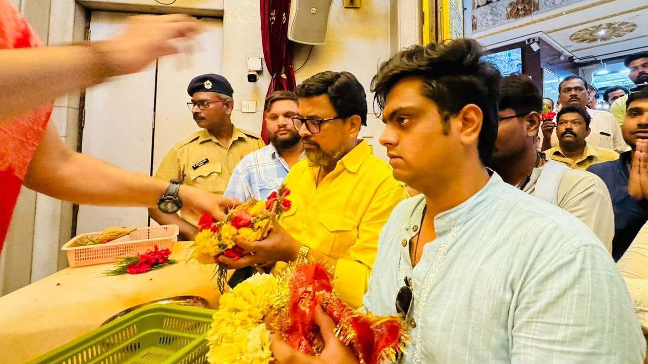 सध्यातरी या चित्रपटाचं नाव ठरलेलं नसलं तरी या चित्रपटाच्या निमित्ताने बापलेकाची जोडी मात्र एकत्र काम करणार आहे. या चित्रपटाच्या टीमने प्रभादेवीतील सिद्धिविनायक मंदिरात गणपती बाप्पाचं आशीर्वाद घेऊन चित्रपटाचा शुभारंभ केला.