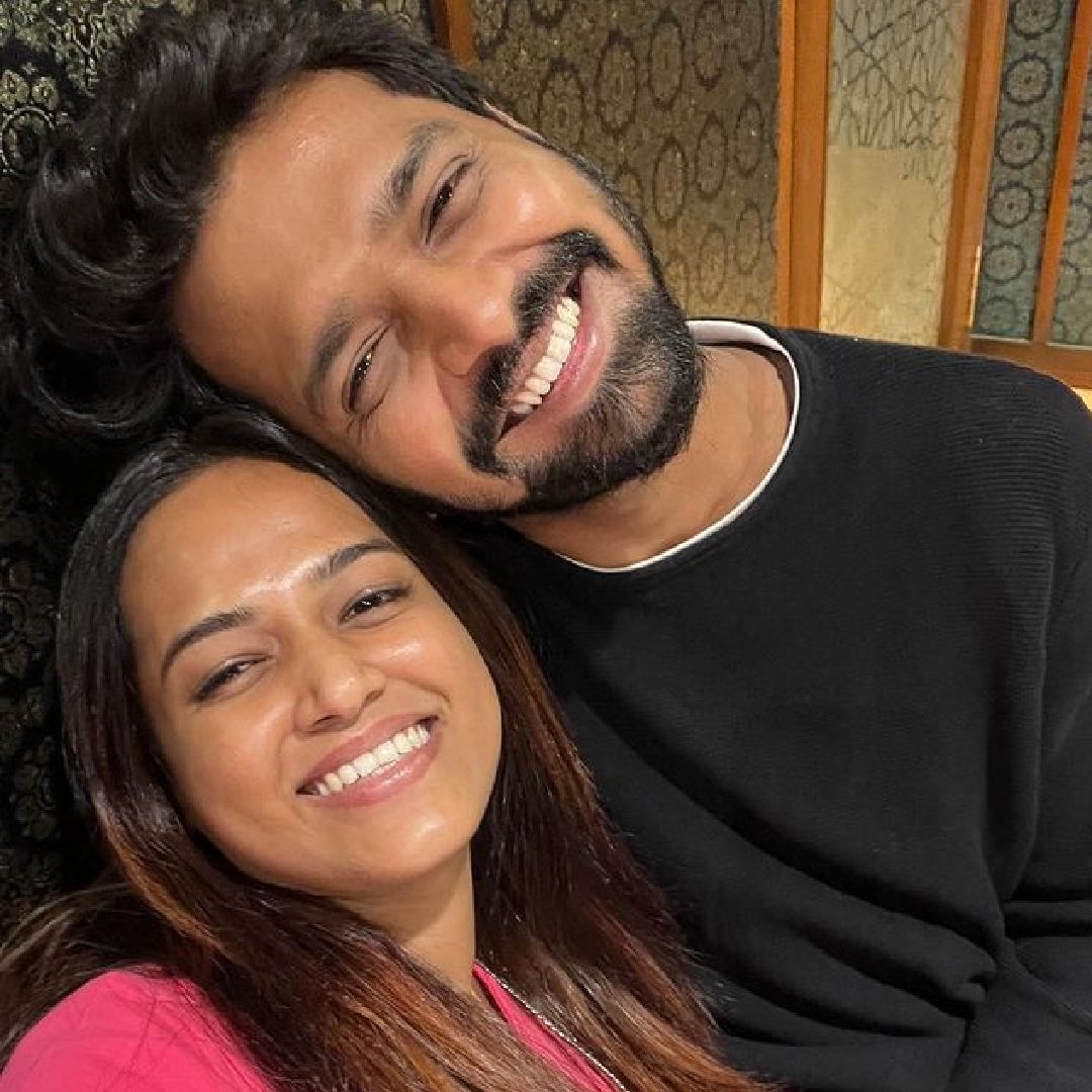 अभिषेक हा झी मराठी वाहिनीवरील 'सारं काही तिच्यासाठी' या मालिकेत श्रीनिवासची भूमिका साकारतोय. याआधी त्याने स्टार प्रवाह वाहिनीवरील 'सुख म्हणजे नक्की काय असतं' या मालिकेत काम केलं होतं.
