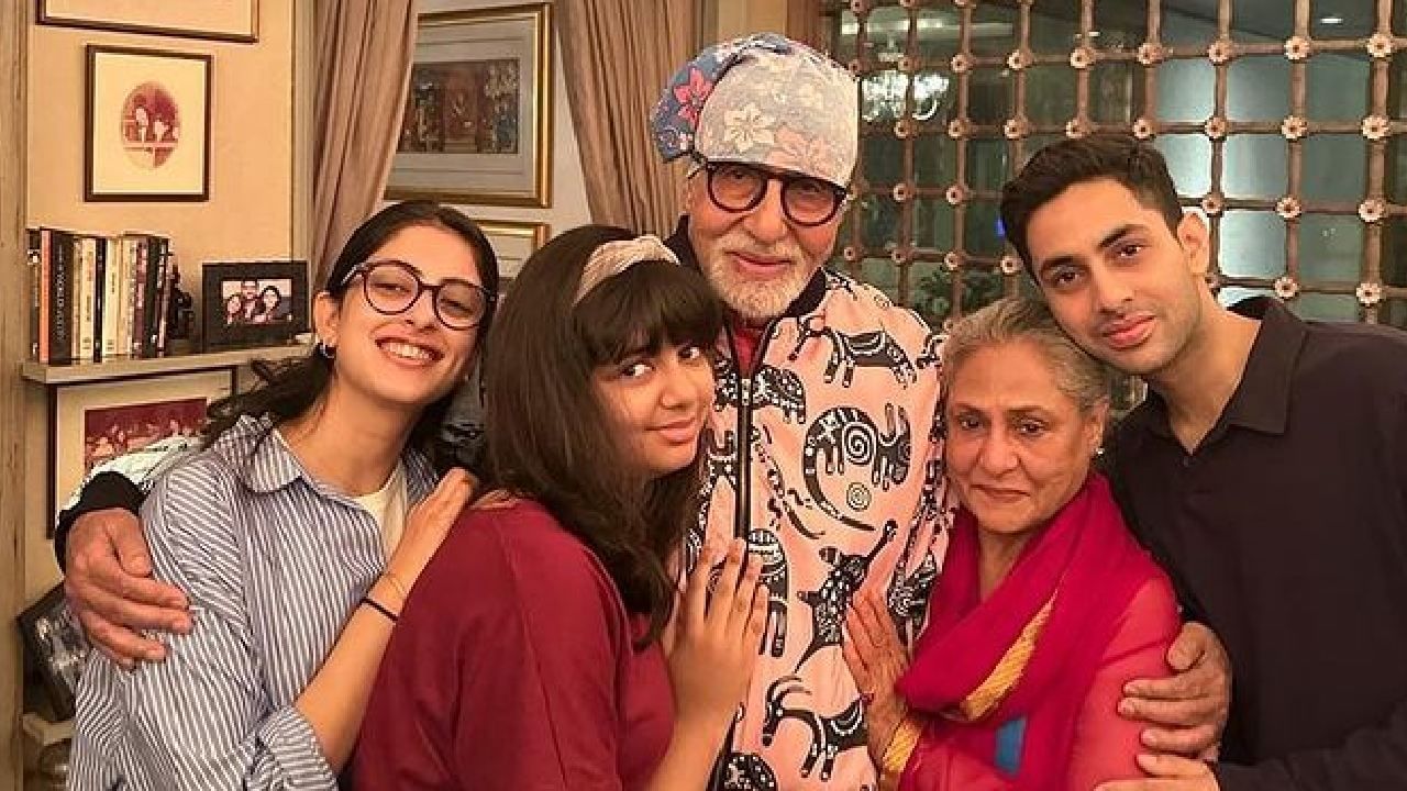 अमिताभ बच्चन आणि जया बच्चन यांच्या लग्नाला 50 वर्षे पूर्ण झाली आहेत. त्यांनी आतापर्यंत बऱ्याच चित्रपटांमध्ये एकत्र काम केलंय. लग्नाच्या 50 वर्षांनंतरही जया आणि अमिताभ बच्चन यांच्या जोडीला इंडस्ट्रीतील 'पॉवर कपल' मानलं जातं.