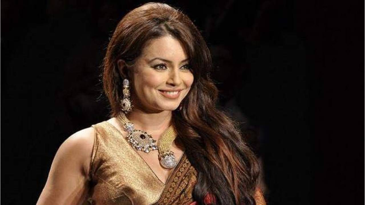 महिमा चाैधरी हिने बाॅबी मुखर्जी याच्यासोबत घटस्फोट घेतला. आता यांच्या घटस्फोटाला काही वर्षे होत आहेत. मात्र, असे असतानाही महिमा चाैधरीने दुसरे लग्न केले नाही.