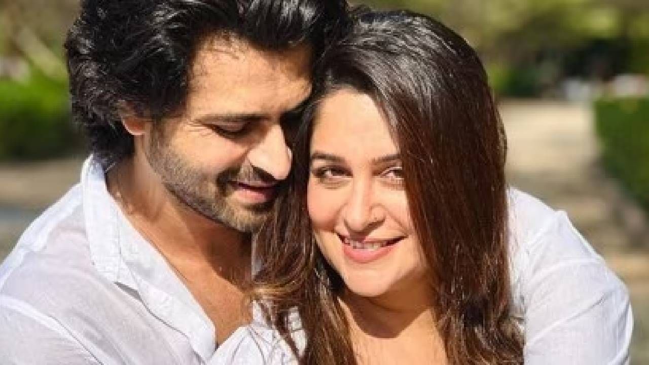 दीपिका कक्कर ही जरी मालिकांपासून दूर असली तरीही ती सोशल मीडियावर चांगलीच सक्रिय दिसते. आपल्या आयुष्यात काय सुरू आहे, याबद्दल देखील माहिती देताना दिसते.