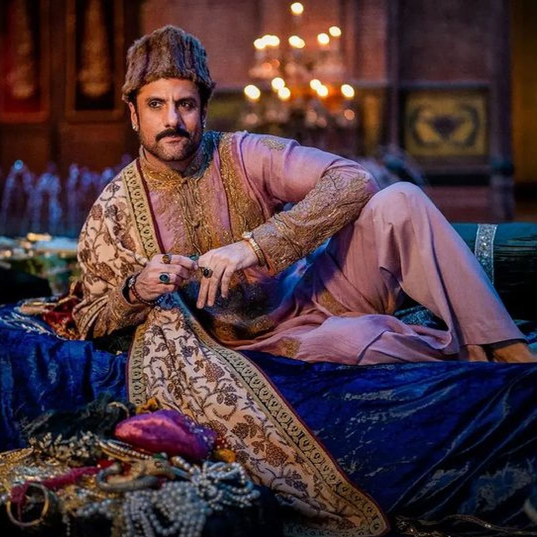 'हिरामंडी'मधील प्रत्येक महत्त्वपूर्ण भूमिकेसाठी भन्साळींनी अत्यंत विचारपूर्वक कलाकारांची निवड केली आहे. या सीरिजमध्ये अभिनेता फरदीन खान तब्बल 14 वर्षांनंतर पुनरागमन करतोय. याशिवाय अध्ययन सुमन, शेखर सुमन, मनिषा कोईराला, सोनाक्षी सिन्हा, अदिती राव हैदरी, संजीदा शेख यांच्याही भूमिका आहेत.