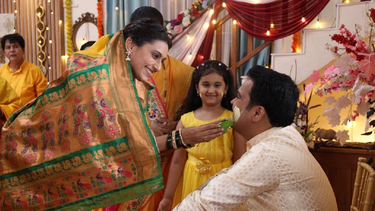 त्यासाठी तिने सारंगशी लग्न करण्याचं ठरवत नवा डाव आखलाय. सौमित्रला किडनॅप करुन ऐन मांडवात सारंग ऐवजी सौमित्रसोबतच लग्न करण्याचा तिचा डाव आहे. ऐश्वर्याचा हा डाव यशस्वी होणार का? हे मालिकेच्या पुढील भागांमधून उलगडेल.  