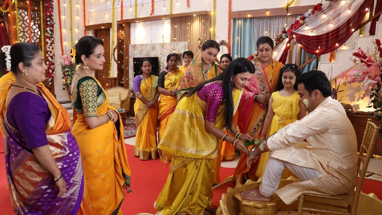 मात्र सौमित्रने अवंतिकासोबतच लग्न करण्याचं ठरवत ऐन लग्नाच्या धामधूमीत पळून जायचं ठरवलं. संतापलेल्या ऐश्वर्याला सौमित्रसोबतच लग्न करायचं आहे.  
