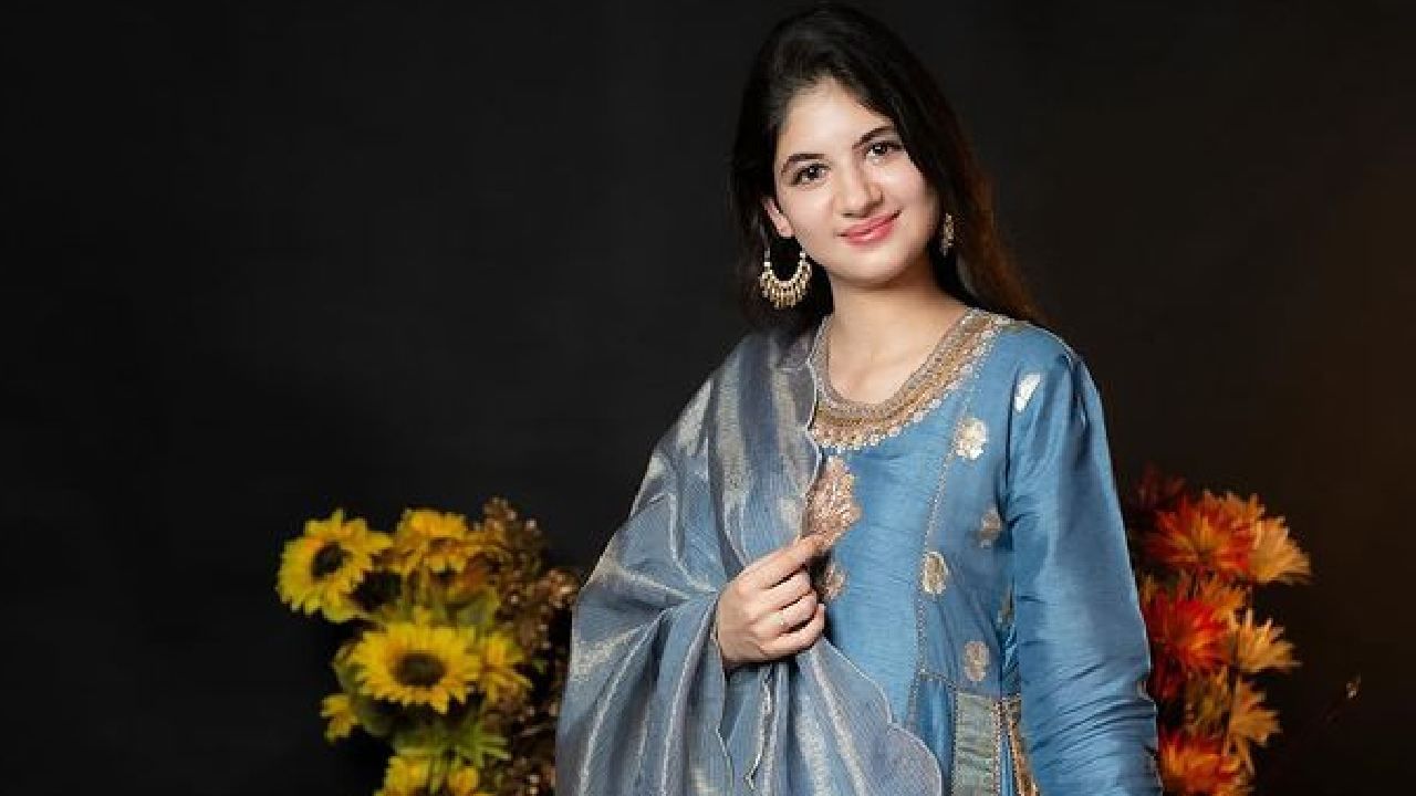 हर्षालीने स्वत:चा युट्यूब चॅनलसुद्धा सुरू केला आहे. त्यावरही ती विविध व्हिडीओ पोस्ट करत असते. मात्र अनेकदा तिला ट्रोलिंगचाही सामना करावा लागतो.