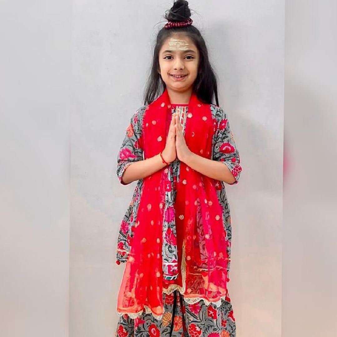 'रामायण'मध्ये लहानपणीच्या सीतेच्या भूमिकेसाठी टीव्ही इंडस्ट्रीतील प्रसिद्ध बालकलाकाराची निवड करण्यात आली आहे. कियारा ही भूमिका साकारणार आहे. 'पंड्या स्टोर'मध्ये भूमिका साकारलेली कियारा साधची निवड छोट्या सीतेच्या भूमिकेसाठी करण्यात आली आहे.  