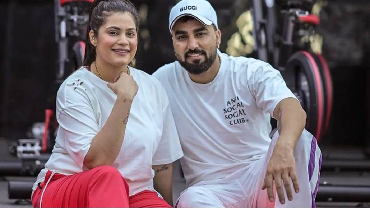 अरमान मलिकची पहिली पत्नी पायल असून कृतिका मलिक तिची मैत्रिण होती. कृतिकाने चक्क बेस्ट फ्रेंडच्या पतीसोबतच लग्न केले.