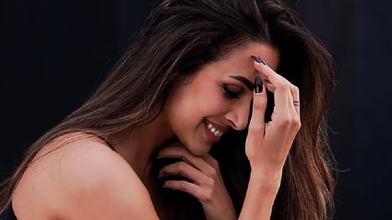मलायका अरोरा हिने धासू फोटो शेअर केले. या फोटोमध्ये मलायका अरोरा जबरदस्त लूकमध्ये दिसत आहे. सोशल मीडियावर ट्रोलिंग सुरू असतानाच मलायकाने हे जबरदस्त फोटो शेअर केले. 