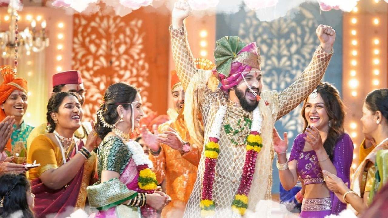 आनंदी-सार्थकच्या परिवारासोबतच स्टार प्रवाहच्या कुटुंबातले सदस्यही या विवाहसोहळ्यासाठी उपस्थित रहाणार आहेत. कला-अद्वैत, जानकी-हृषिकेश, पिंकी-युवराज, नित्या-अधिराज, सायली-अर्जुन या स्टार प्रवाहच्या लोकप्रिय जोड्या आनंदी-सार्थकला शुभेच्छा देण्यासाठी पोहोचणार आहेत.  