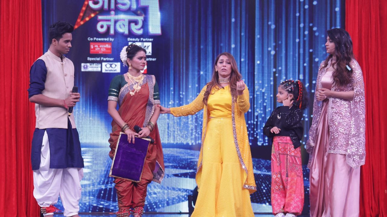 सिद्धेश आणि रुचिताने सादर केलेल्या या लावणीने उपस्थितांच्या डोळ्यांमध्ये पाणी आणलं. लावणी सम्राज्ञी विठाबाई नारायणगावकर यांनी आपल्या अदाकारीने रसिकांच्या मनात अढळ स्थान निर्माण केलं आहे.