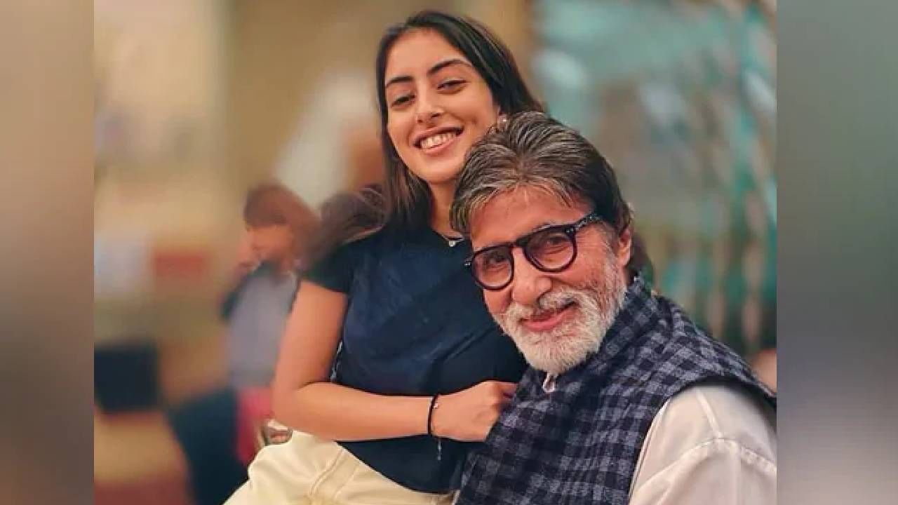 बरेच लोक अशा गोष्टी लपवतात. परंतू मला वाटते की, ते सांगणे काही चुकीचे नाहीये. नव्या नवेली नंदा हिच्या शोमध्ये आई श्वेता बच्चन आणि आजी जया बच्चन नेहमीच दिसतात.