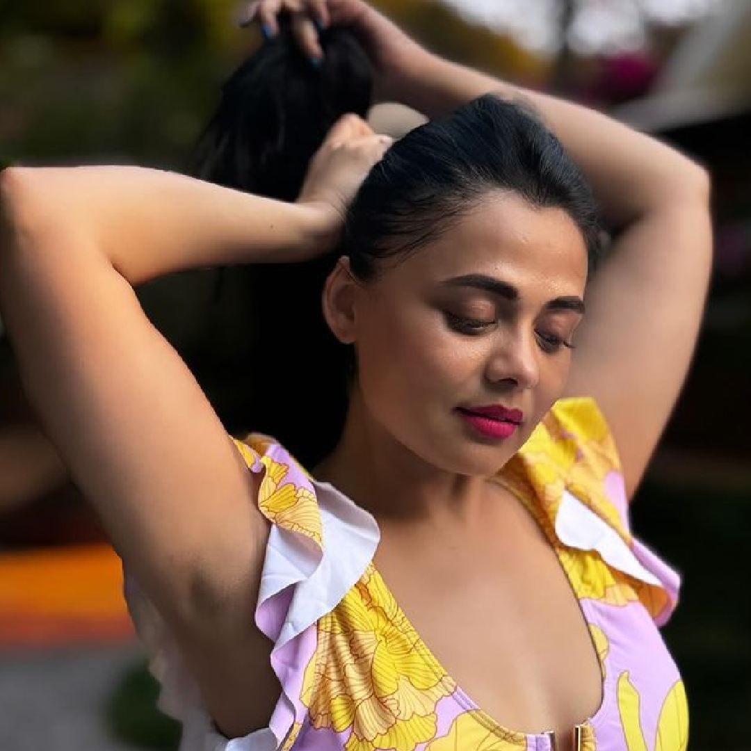 “मालिका सुरू असताना आम्ही जुहूला राहायचो. पण सतत गर्दी, वाहतूक कोंडी यांमुळे मुंबईचा वैताग येऊ लागला. स्वत:साठी काहीच वेळ देता येत नव्हतं. अलिबागमध्ये थोडं निवांत राहता येईल असं वाटलं. इथे मला माझी पेंटिंगचीही आवड जपता येते. मी सगळीकडे बिनधास्त मेकअपशिवाय फिरते,