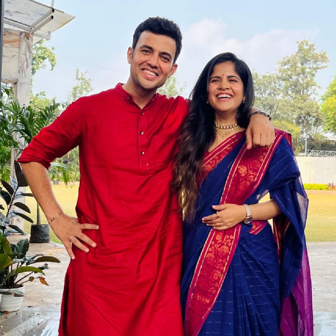 'पारू' मालिकेतील आदित्य म्हणजेच प्रसाद जवादेचाही हा लग्नानंतरचा पहिला गुढीपाडवा आहे. याविषयी बोलताना तो म्हणाला,