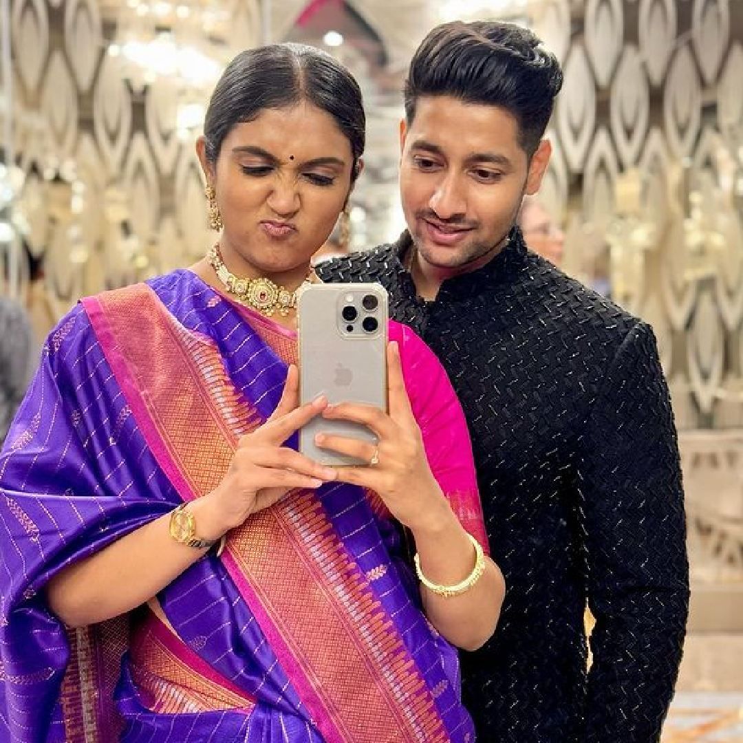 'सैराटला आज आठ वर्षे पूर्ण झाली', असं कॅप्शन देत रिंकूने या आठवणी शेअर केल्या आहेत. त्यावर नेटकऱ्यांकडून लाइक्स आणि कमेंट्सचा वर्षाव होतोय. 'भारतीय चित्रपटसृष्टीतील एक मास्टरपीस', असं एकाने म्हटलंय. तर अनेकांनी चित्रपटांमधील गाण्यांचं पुन्हा एकदा कौतुक केलं.