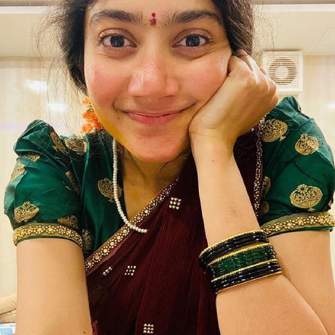 'दंगल' फेम नितेश तिवारी या चित्रपटाचं दिग्दर्शन करत असून केवळ साईच नव्हे तर दाक्षिणात्य चित्रपटसृष्टीतील आणखी काही मोठे कलाकार 'रामायण'मध्ये दिसणार असल्याचं कळतंय. अभिनेता विजय सेतुपती या चित्रपटात विभीषणाची भूमिका साकारणार असल्याचं म्हटलं जातंय.  