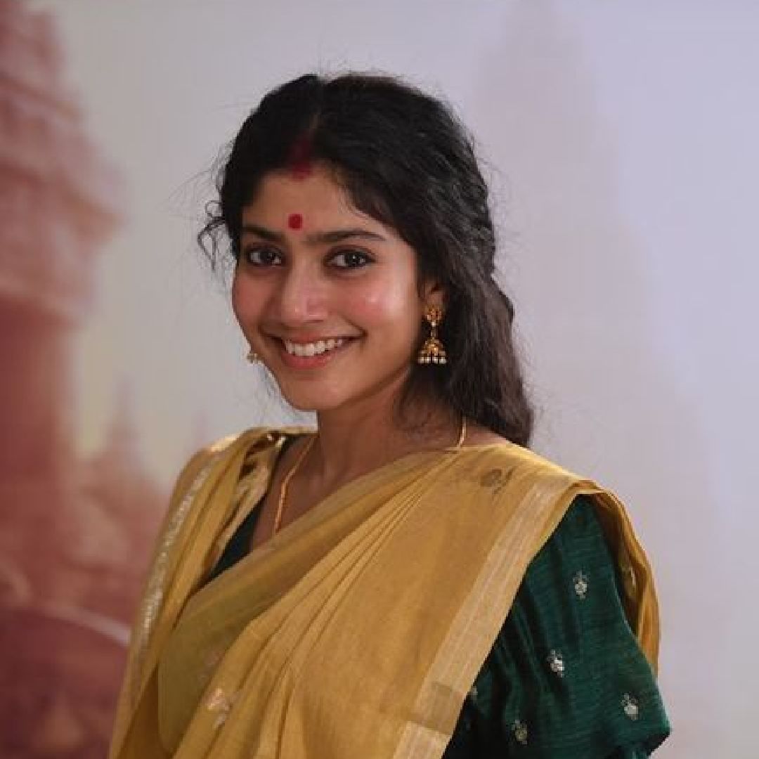 'रामायण' या चित्रपटात अभिनेता रणबीर कपूर श्रीराम यांच्या भूमिकेत आहे. तर सीतेच्या भूमिकेसाठी साई पल्लवीला ऑफर देण्यात आली आहे. या चित्रपटाच्या निमित्ताने साई पहिल्यांदाच बॉलिवूडमध्ये काम करणार आहे.  
