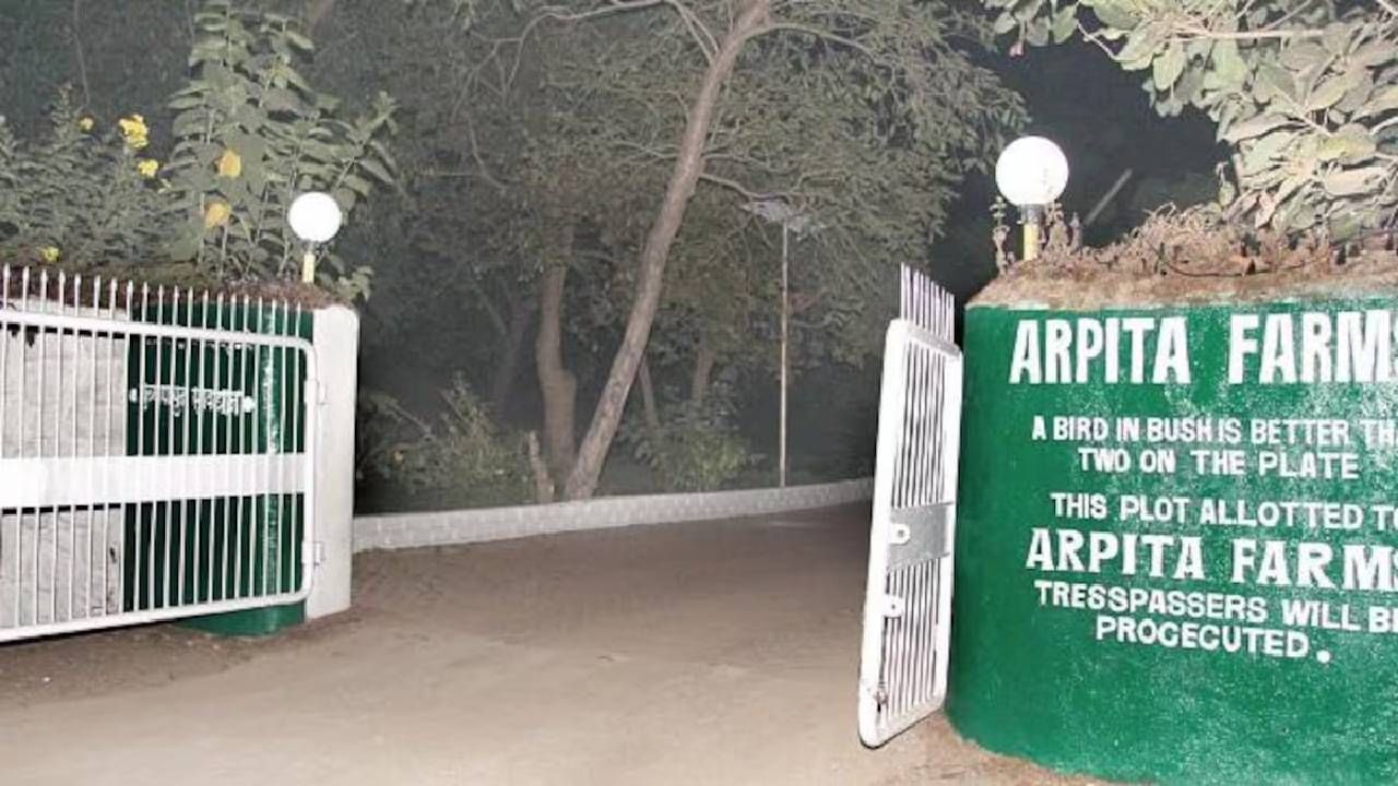 गॅलेक्सी अपार्टमेंट बाहेर झालेल्या गोळीबारानंतर मोठी खळबळ बघायला मिळाली. आता नुकताच आलेल्या रिपोर्टनुसार सलमान खान हा पनवेलच्या फार्म हाऊसवर शिफ्ट होणार आहे.