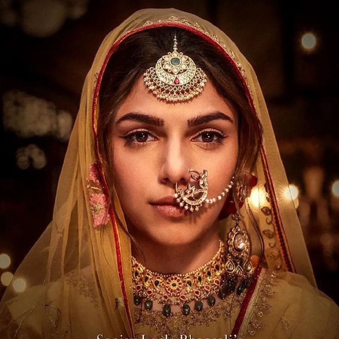 या सीरिजमध्ये सर्वांत कमी मानधन अभिनेत्री शर्मिन सहगलला मिळालं आहे. तिने 35 लाख रुपये मानधन स्वीकारलं आहे. भन्साळी हे शर्मिनचे काका आहेत. त्यांच्यासोबत तिने सहाय्यक दिग्दर्शिका म्हणून काम केलं होतं. 2019 मध्ये 'मलाल' या चित्रपटातून तिने बॉलिवूडमध्ये पदार्पण केलंय.
