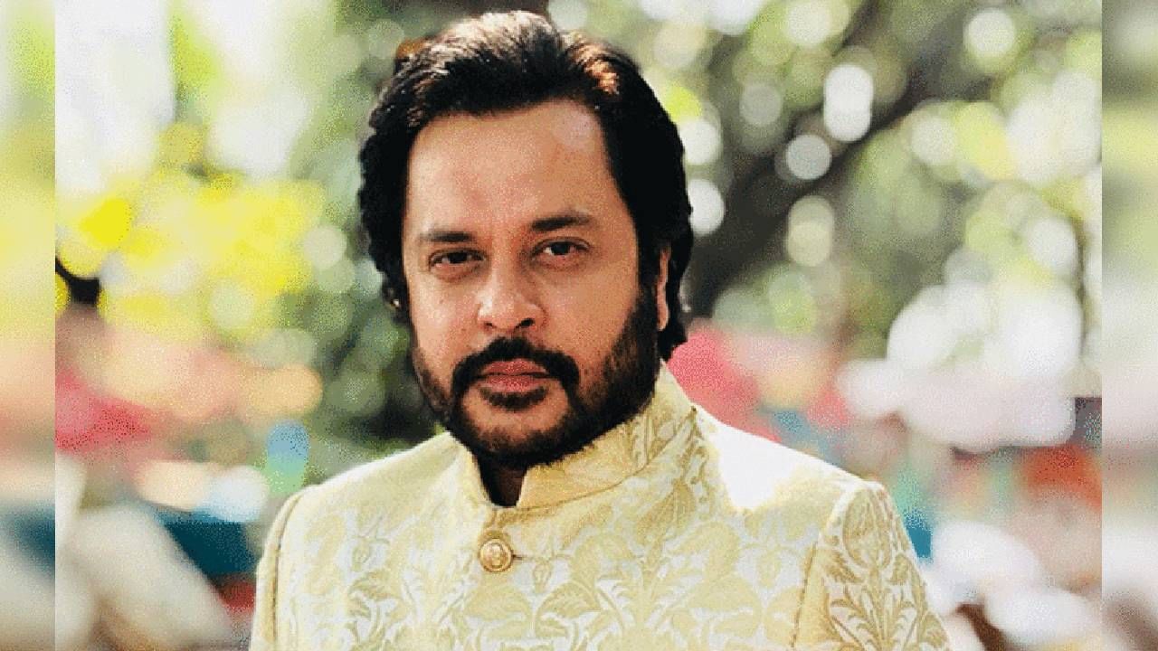 नेहमीच श्रीदेवी या माझ्यासाठी जीवंत असतील हे देखील महेश ठाकुरने म्हटले. श्रीदेवी यांच्या अचानक जाण्याने त्यांच्या चाहत्यांना मोठा धक्का बसला आहे.