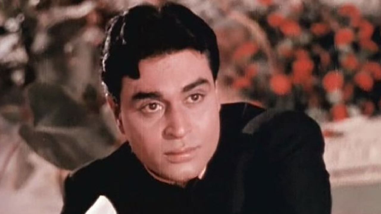मित्र मनोज कुमार यांच्या सांगण्यावरून त्यांनी घरावरील कथित शाप दूर करण्यासाठी पूजासुद्धा केली होती. राजेंद्र यांच्यासाठी तो बंगला भाग्यवान ठरला. कारण नंतर त्यांनी अनेक हिट चित्रपट दिले. पण भारत भूषण यांच्यासारखंच राजेंद्र कुमार यांनाही कठीण काळाचा सामना करावा लागला. अखेर मुख्य भूमिकांवरून सहाय्यक भूमिकांकडे वळताच त्यांना तो बंगला विकावा लागला. 