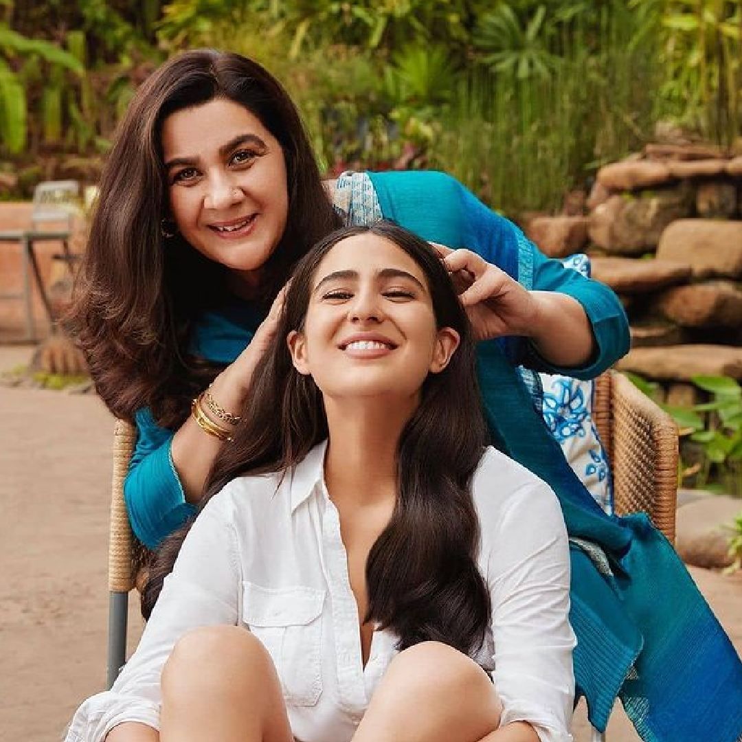 सारा तिच्या एका चित्रपटासाठी जवळपास दोन ते तीन कोटी रुपये मानधन घेते. तर इब्राहिमसुद्धा फिल्म इंडस्ट्रीत काम करण्यासाठी सज्ज झाला आहे. अमृताने सारासाठी मुंबईतील एका उच्चभ्रू परिसरात ऑफिस खरेदी केलं होतं. त्याचीही किंमत लाखो-करोडोंमध्ये असल्याचं म्हटलं जातंय.  
