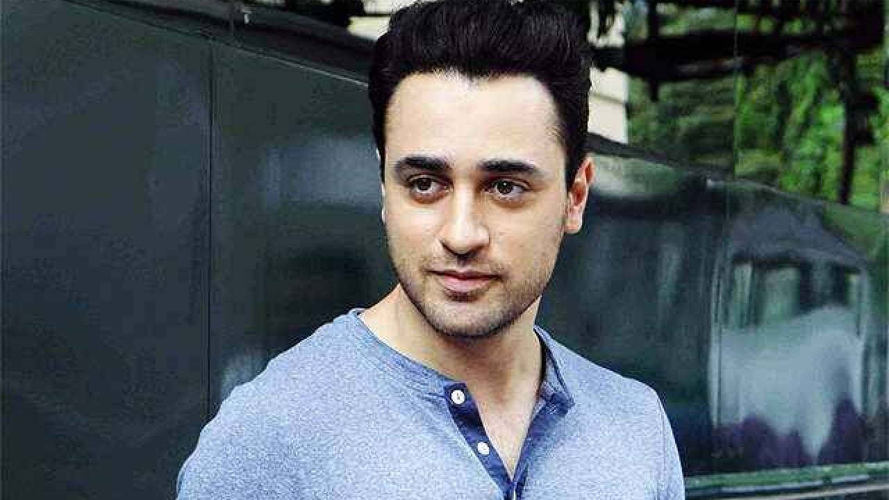 इमरान खानचा 'जाने तू या जाने न' हा चित्रपट हिट ठरला. यानंतर अभिनेत्याला अनेक चित्रपटांच्या आॅफर देखील एका मागून एक येताना दिसल्या.