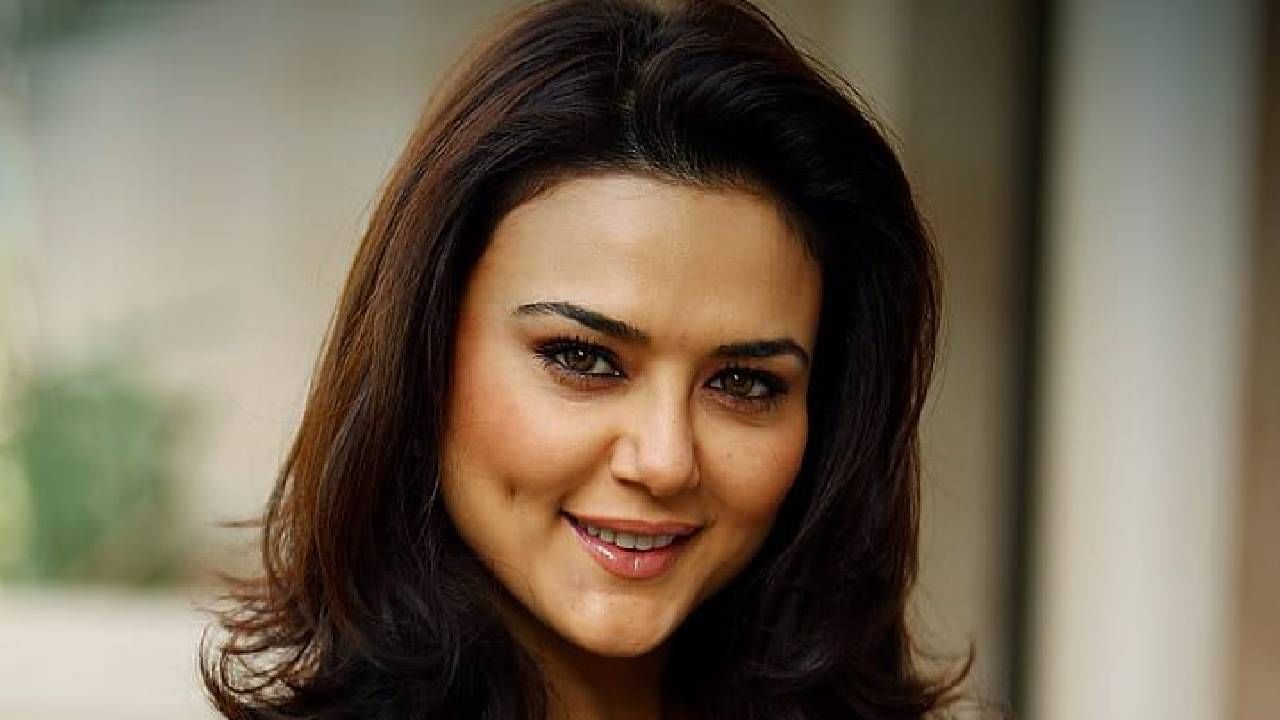 हेच नाही तर कोणत्याच अभिनेत्यासोबत माझे नाव जोडले गेले नाही. स्वत:चे कुटुंब असणे माझ्यासाठी आवश्यक होते. स्वत: चे एक चांगले आयुष्य जगणे आवश्यक होते.