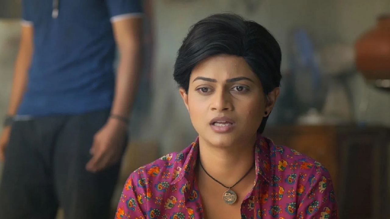 आशुने चांगला रिपोर्ट तयार केला म्हणून रामभाऊ त्याला शाबासकी देतात आणि यामुळे खुश होऊन आशु शिवाला कानातले गिफ्ट करतो. तर शिवा, आशुसाठी कविता करताना दिसते. सगळी गँग एकत्र येऊन दिव्या आणि आशुचं लग्न मोडायचा प्लॅन बनवतात. ते शिवाला म्हणतात की तुझ्या मनातल्या भावना आशुला सांग, त्यासाठी ते गॅरेज सजवतात.