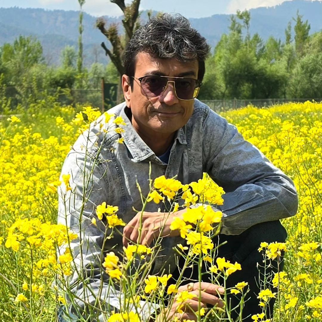 मालिकेत जेठालालचे वडील चंपकलाल गडा यांची भूमिका अभिनेता अमित भट्ट साकारतात. या मालिकेत चंपकलाल सर्वांना नेहमी चांगल्या गोष्टींची शिकवण देताना दिसतात. मुलगा जेठालालची ते नेहमीच कानउघडणी करताना दिसतात. मात्र खऱ्या आयुष्यात ते चेन स्मोकर असल्याचं कळतंय.