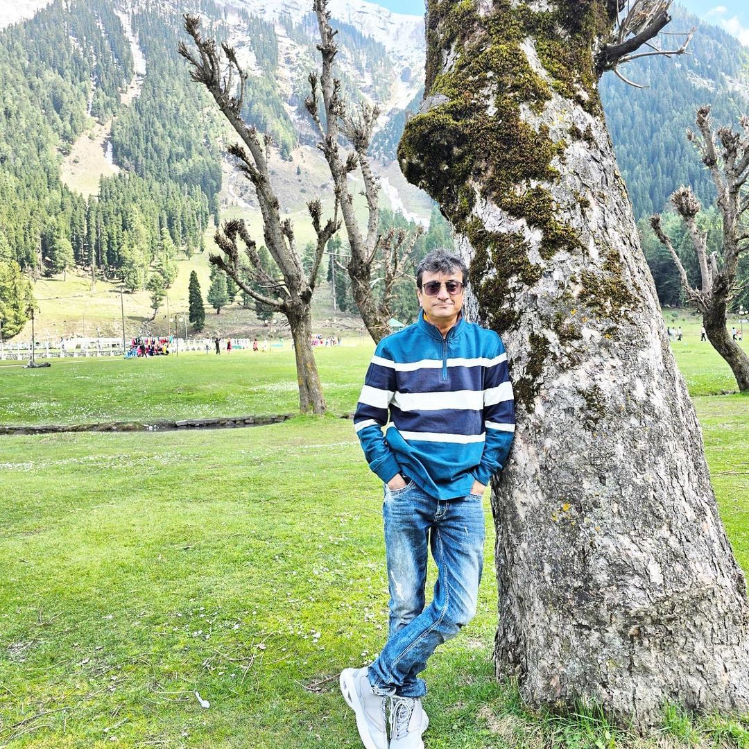 काही मीडिया रिपोर्ट्सनुसार, अमित भट्ट हे सुरुवातीच्या काळात खूप बिडी प्यायचे. ते चेन स्मोकर होते असं समजतंय. दिलीप जोशी यांच्यासोबत त्यांची चांगली मैत्री असून दोघं अनेकदा सेटवर मजामस्ती करताना दिसायचे.