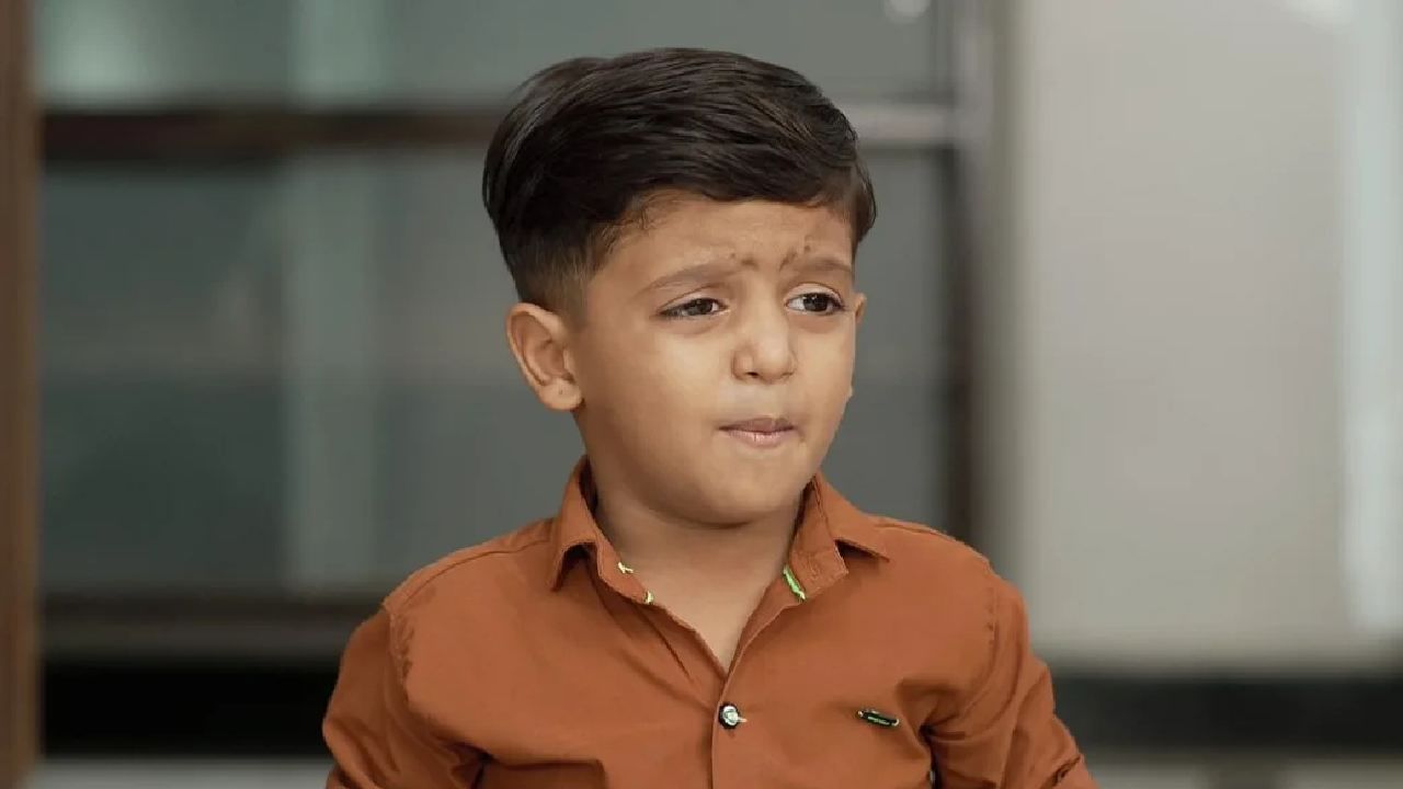 इकडे अमोल त्याने काढलेले चित्र घेऊन बाबाला शोधण्यासाठी त्याच्या मास्टरच्या म्हणजेच अर्जुनच्या पोलीस स्टेशनला जातो. तिकडे चिंचुकेला सिम्बाच अर्जुनचा मुलगा असल्याचं समजतं. तर अमोल मास्टरसोबत बोलायचं म्हणतो आणि फोनवर अर्जुन त्याला साखरपुड्याला बोलावतो.