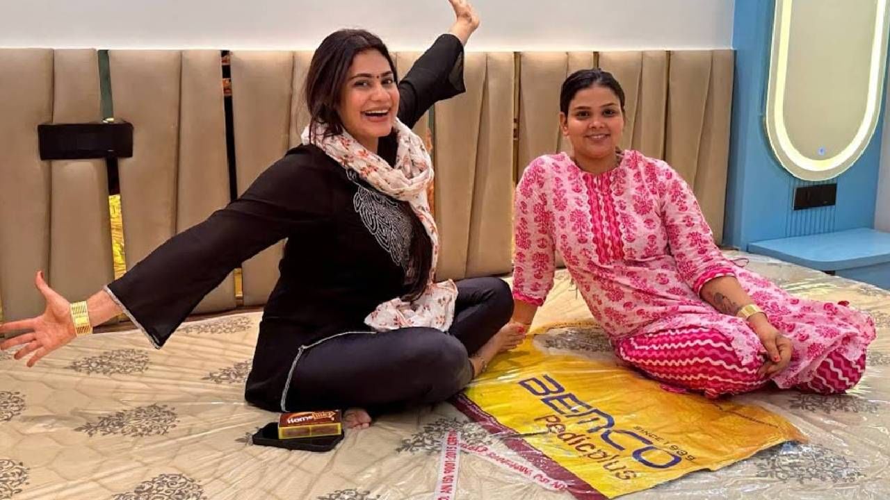 हेच नाही तर अरमान मलिक हा पहिली पत्नी पायल आणि दुसरी पत्नी व कृतिका हिच्यासोबत अत्यंत आलिशान घरात राहतो. पायल हिला दोन मुले आणि एक मुलगी आहे तर कृतिकाला एक मुलगा आहे आणि सर्वजण एकत्रच राहतात. 