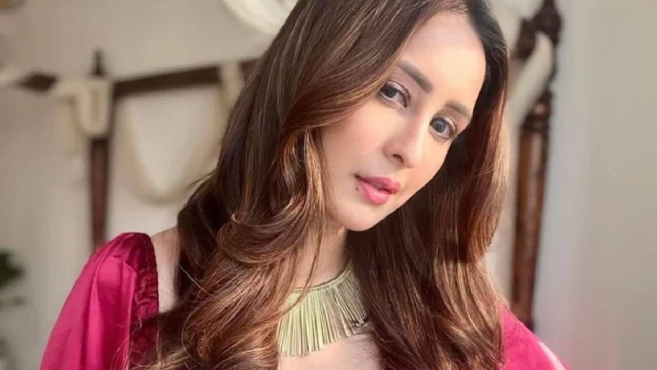 शारीरिक आणि मानसिक त्रास तिला दुसऱ्या लग्नानंतर झाल्याचा आरोप तिने केला. आता 37 व्या वर्षी अभिनेत्री परत लग्न करणार असल्याचे सांगितले जातंय.
