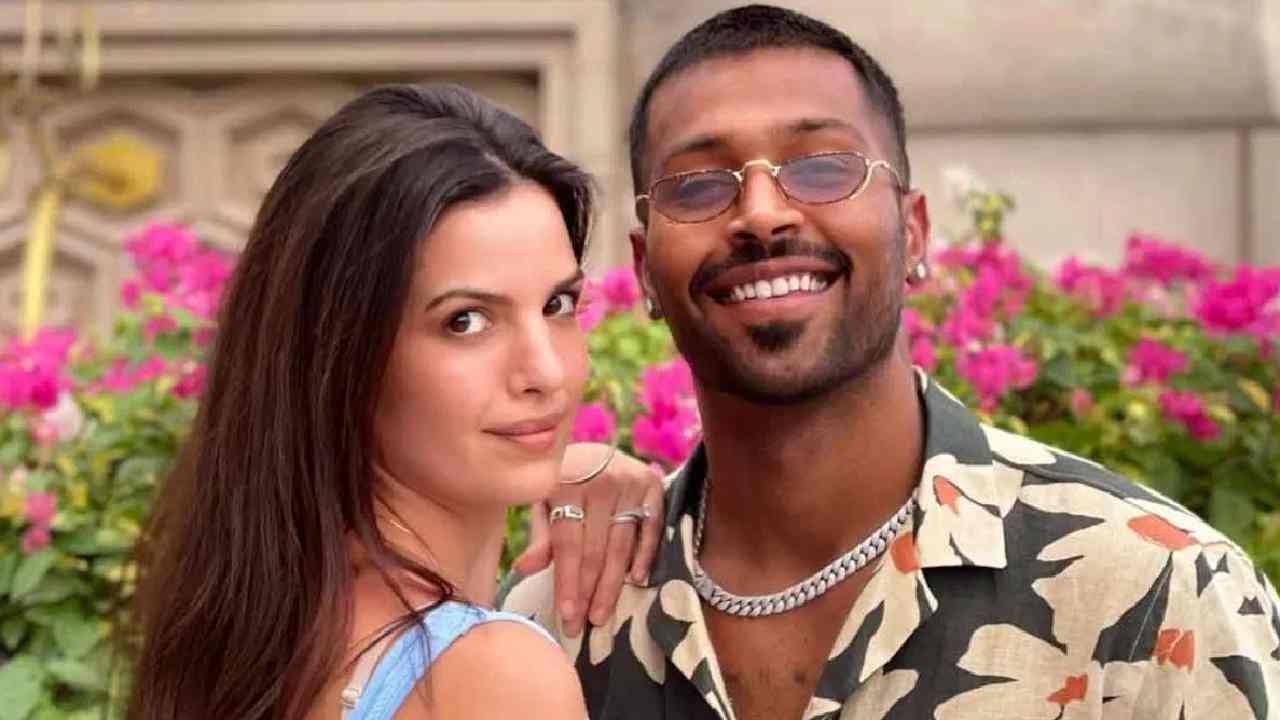मीडिया रिपोर्ट्सनुसार हार्दिक पांड्याची एकूण संपत्ती 91 कोटी रुपये आहे. घटस्फोटामुळे त्यातला 70 टक्के वाटा नताशा स्टेनकोविकला द्यावा लागणार असेल, तर 64 कोटीची संपत्ती नताशाच्या नावावर करावी लागेल.