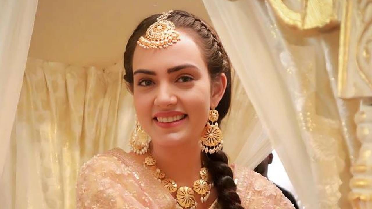 अफेअरची चर्चा सुरू असताना करण मेहरा याने माझी माफी मागितली. आम्ही फक्त सहकलाकार आहोत. बाकी आमच्यामध्ये काहीच नाहीये.
