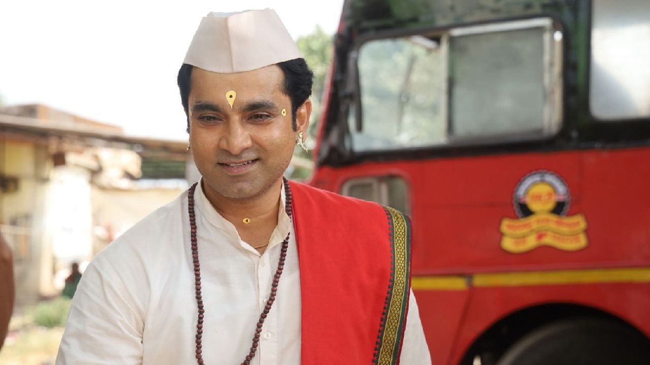 हे दोघं मिळून हा प्रवास कसा पार पाडणार आहेत, याकडे सर्वांचं लक्ष लागून आहे. 'इंद्रायणी' या मालिकेतील इंदूची जबरदस्त इच्छाशक्ती आणि तिचा हा आळंदीचा खडतर प्रवास इंदूला व्यंकू महाराजांसाठी संजीवनी मिळवून देईल का? तिचं आराध्य दैवत असलेले श्री विठूमाऊली तिला कशी साथ देतील, हे पाहणं औत्सुक्याचं ठरणार आहे.  