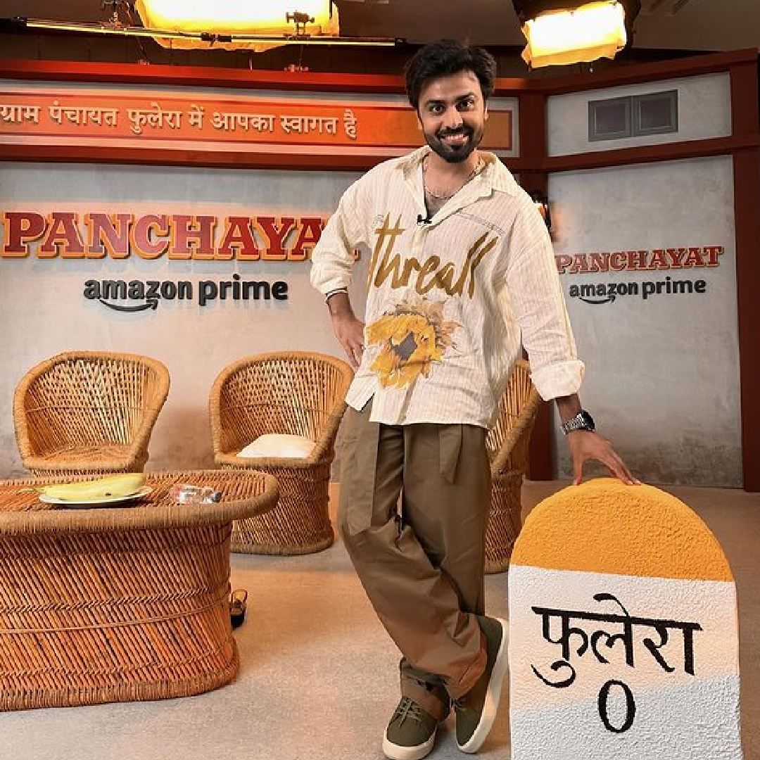 'पंचायत'मधील सचिवजी म्हणजेत जितेंद्र कुमारची एकूण संपत्ती 7 कोटींच्या घरात आहे. सोशल मीडियावर त्याचा मोठा चाहतावर्ग आहे. इन्स्टाग्रामवर त्याचे 17 लाख फॉलोअर्स आहेत.  