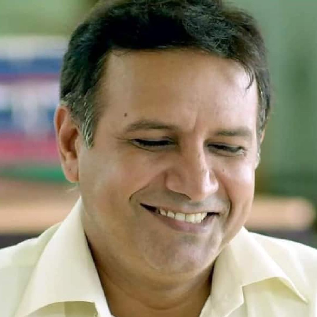 'मिस्टर अँड मिसेस माही' या चित्रपटात अभिनेते कुमुद मिश्रा यांनी राजकुमार रावच्या वडिलांची भूमिका साकारली आहे. यासाठी त्यांना 30 लाख रुपये मानधन मिळालं आहे. कुमुद हे बॉलिवूड इंडस्ट्रीतील दमदार अभिनेत्यांपैकी एक आहेत.