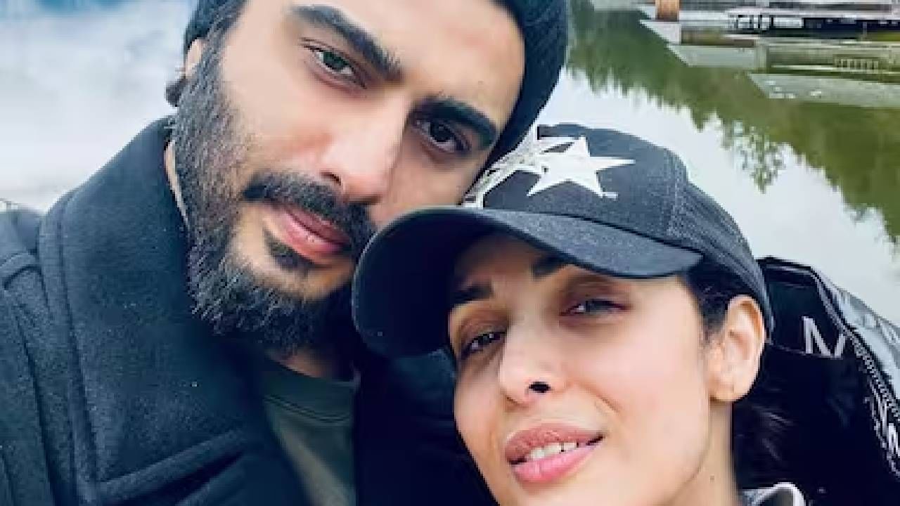 या फोटोमध्ये मलायका अरोरा अत्यंत बोल्ड दिसत आहे. मलायका अरोरा हिचा हा लूक तिच्या चाहत्यांना जबरदस्त आवडल्याचे बघायला मिळतंय.