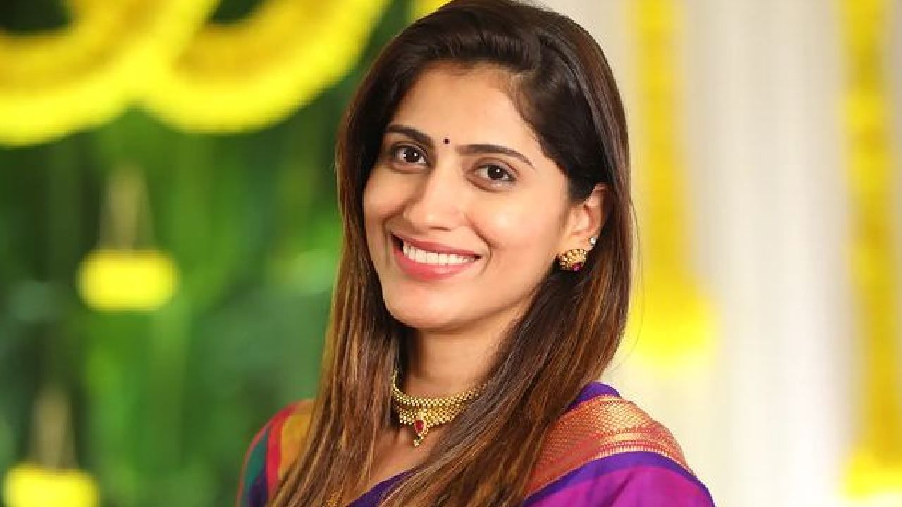 गायत्रीला समोरच्या व्यक्तीला हरताना पाहायला आवडतं. ती कधीच कोणाला स्वत:समोर जिंकू देत नाही, त्यासाठी ती कोणत्याही थराला जाऊ शकते. अभिनेत्री मानसी कुलकर्णी गायत्री प्रभू हे पात्र साकारणार आहे. 10 वर्षांनंतर मालिका विश्वात पुनरागमन करताना प्रचंड उत्सुकता असल्याची भावना मानसीने व्यक्त केली.  