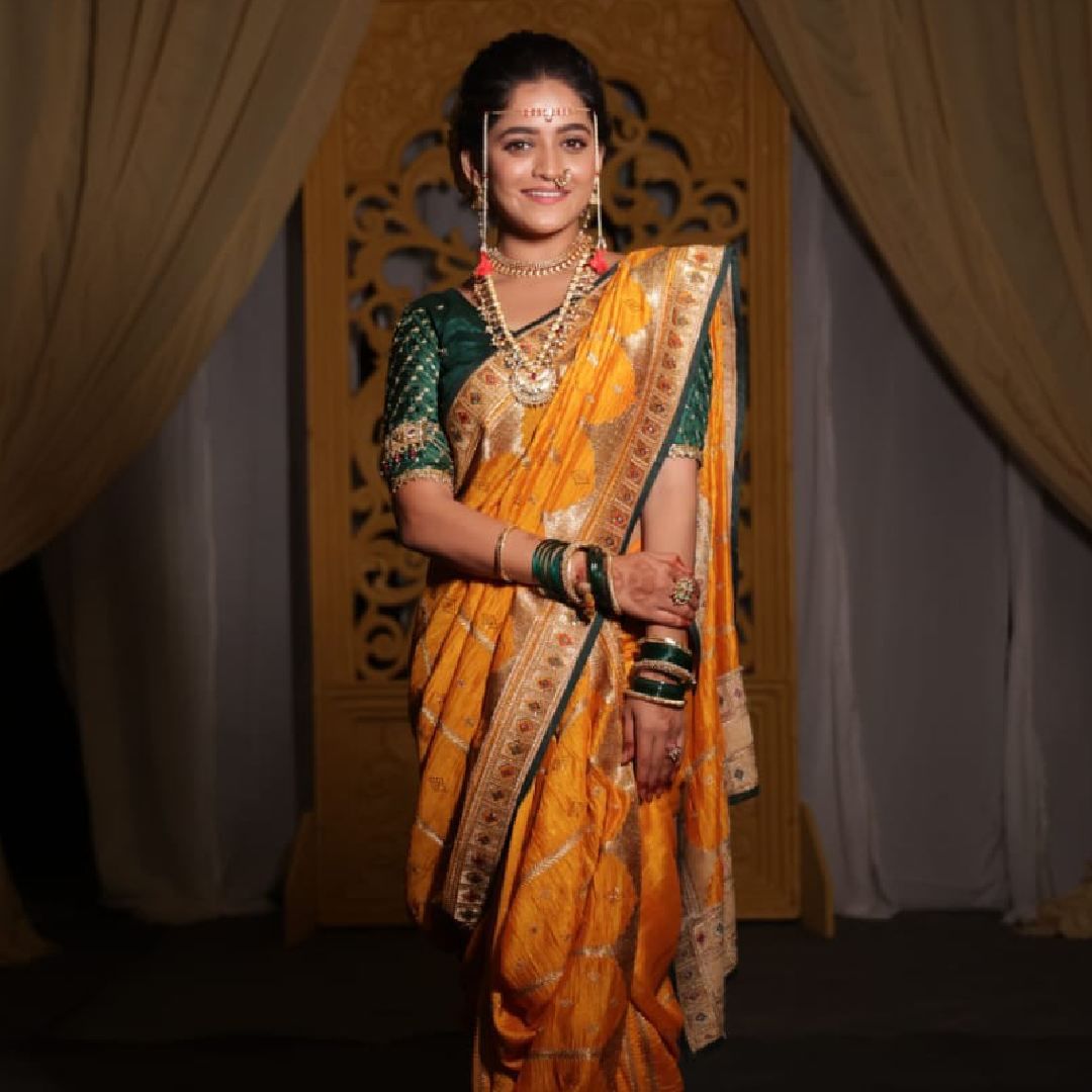 'पारू आणि आदित्य'चं लग्न केवळ एक जाहिरातीच्या शूटसाठी होतं. पण ही जाहिरात किर्लोस्करांची होती. तर त्यांचा थाटसुद्धा तसाच होता. दुसरं जोडपं 'आकाश-वसुचं' असून त्यांच्या नात्याची सुरुवात वसुच्या मनात नसतानादेखील केवळ सासू सासऱ्यांच्या विनंतीखातर झाली.  