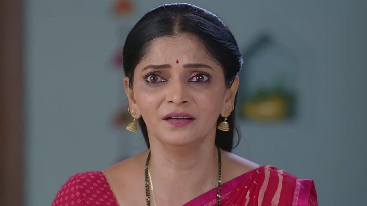 मेघना चारूला नेमकं त्याचं उलट सांगते. हे एकत्र आले तर श्रीनू तुझ्या हातून निघून जाईल, असं ती म्हणते. मुंबईला निशीचा सून म्हणून नव्या घरात गृहप्रवेश होतो. तिथे निशीची ओळख साहिलची बहिण सलोनी आणि बिझनेस पार्टनरची मुलगी निकिताशी होते.