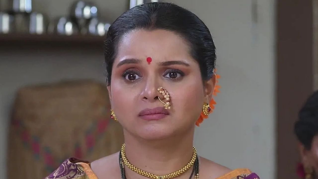 श्यामचं ऐकून पोलीस दादा खोतांवर कारवाई न करता निघून जातात. शिर्केचा प्लान फसलाय. रघुनाथ एक स्वाभिमानी व्यक्ती आहे. एवढं सगळं झाल्यावर तिथे थांबणं त्यांना ठीक वाटत नाही आणि ते तिथून निघून जाण्याचा निर्णय घेतात.