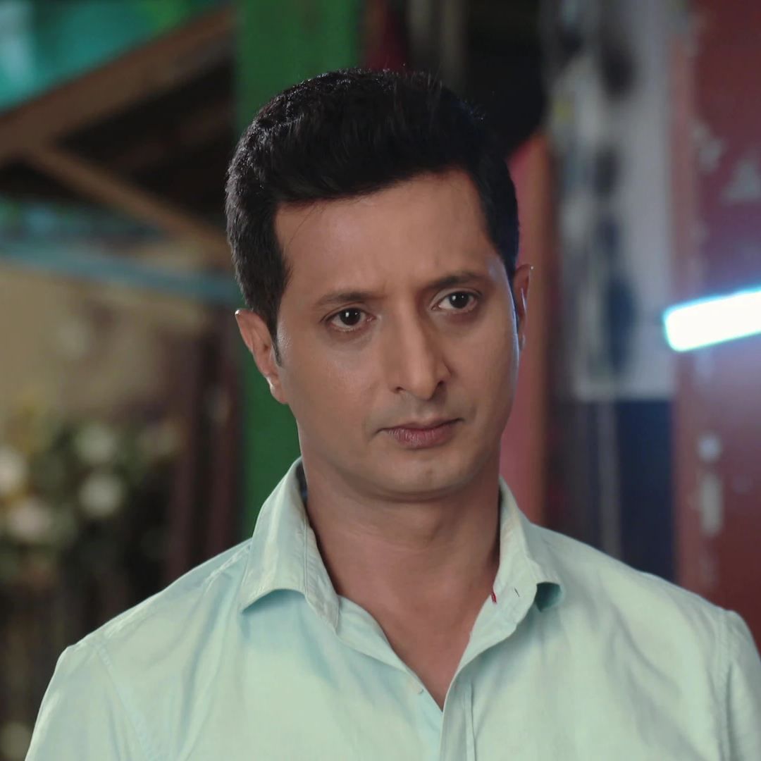 श्रेयस सुमन मराठे ही व्यक्तिरेखादेखील हटके असेल. श्रेयसचं आपल्या आईवर प्रचंड प्रेम होतं. त्यामुळे नावासोबतच तो आईचही नाव लावतो. अतिशय हुशार, यशस्वी आणि हवी असणारी गोष्ट मिळवण्यासाठी वाट्टेल ते करणारा श्रेयस अबोली-अंकुशच्या आयुष्यात नेमकी कोणती उलथापालथ घडवणार हे पाहणं औत्सुक्याचं ठरणार आहे. 