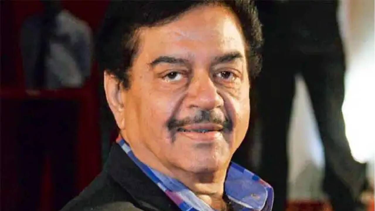 दुसरीकडे शत्रुघ्न सिन्हा यांचा मुलगा लव याने म्हटले की, पप्पांची तब्येत एकदम ठिक आहे. त्यांना रूटीन आणि फुल बॉडी चेकअपसाठी त्यांना रूग्णालयात आणले गेले.