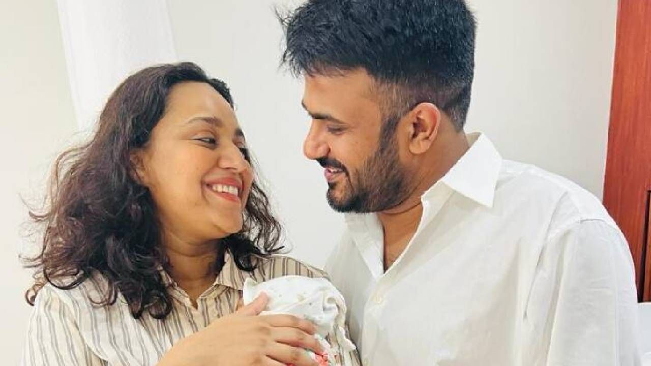 स्वरा भास्करने म्हटले की, सध्या ती तयार होण्यास विसरली आहे. कारण मी आई बनलीये. ती म्हणाली की, आई बनल्यापासून माझे ग्लॅमरसचे महत्व बदलले आहे.