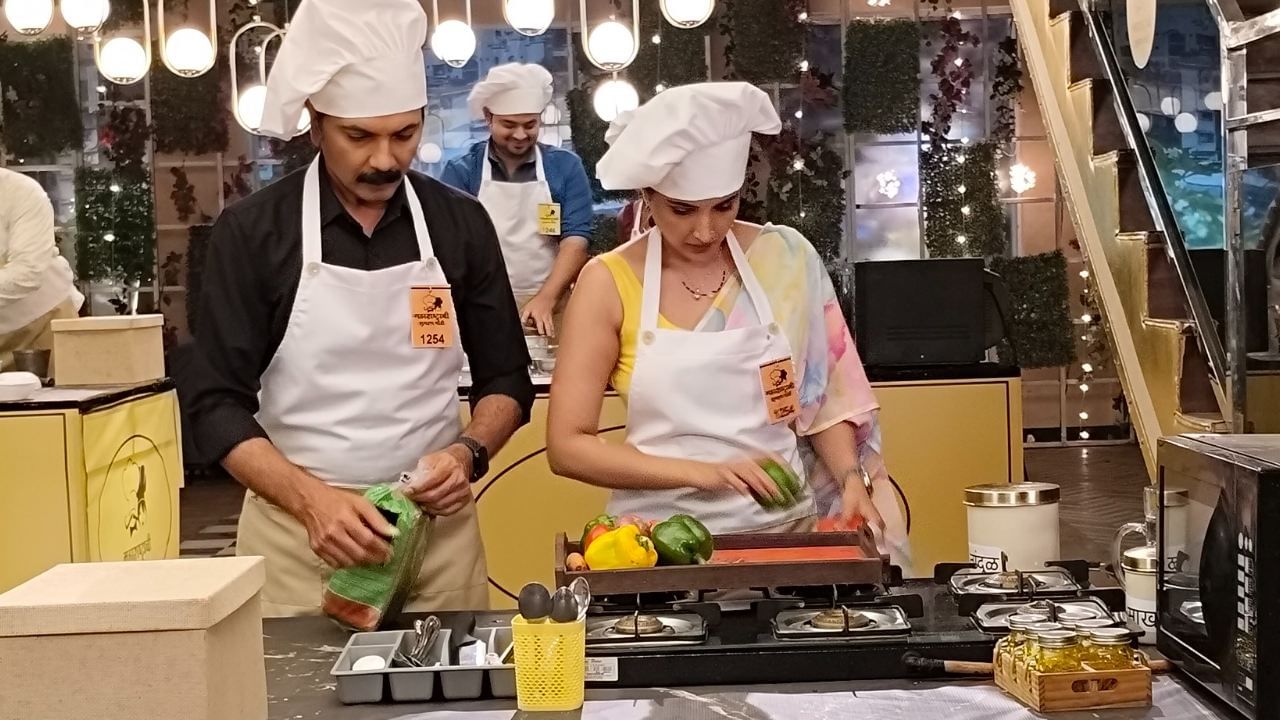 अरुंधती आणि मिहीरला तोडीस तोड उत्तर देण्यासाठी अनिरुद्ध आणि संजनानेदेखील कंबर कसली आहे. त्यामुळे स्पर्धा चुरशीची होणार हे मात्र नक्की. अरुंधतीची स्वयंपाकाची आवड सर्वांनाच माहित आहे.